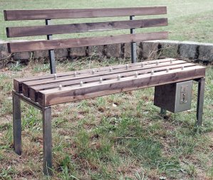 park-bench-spikes_1697959i